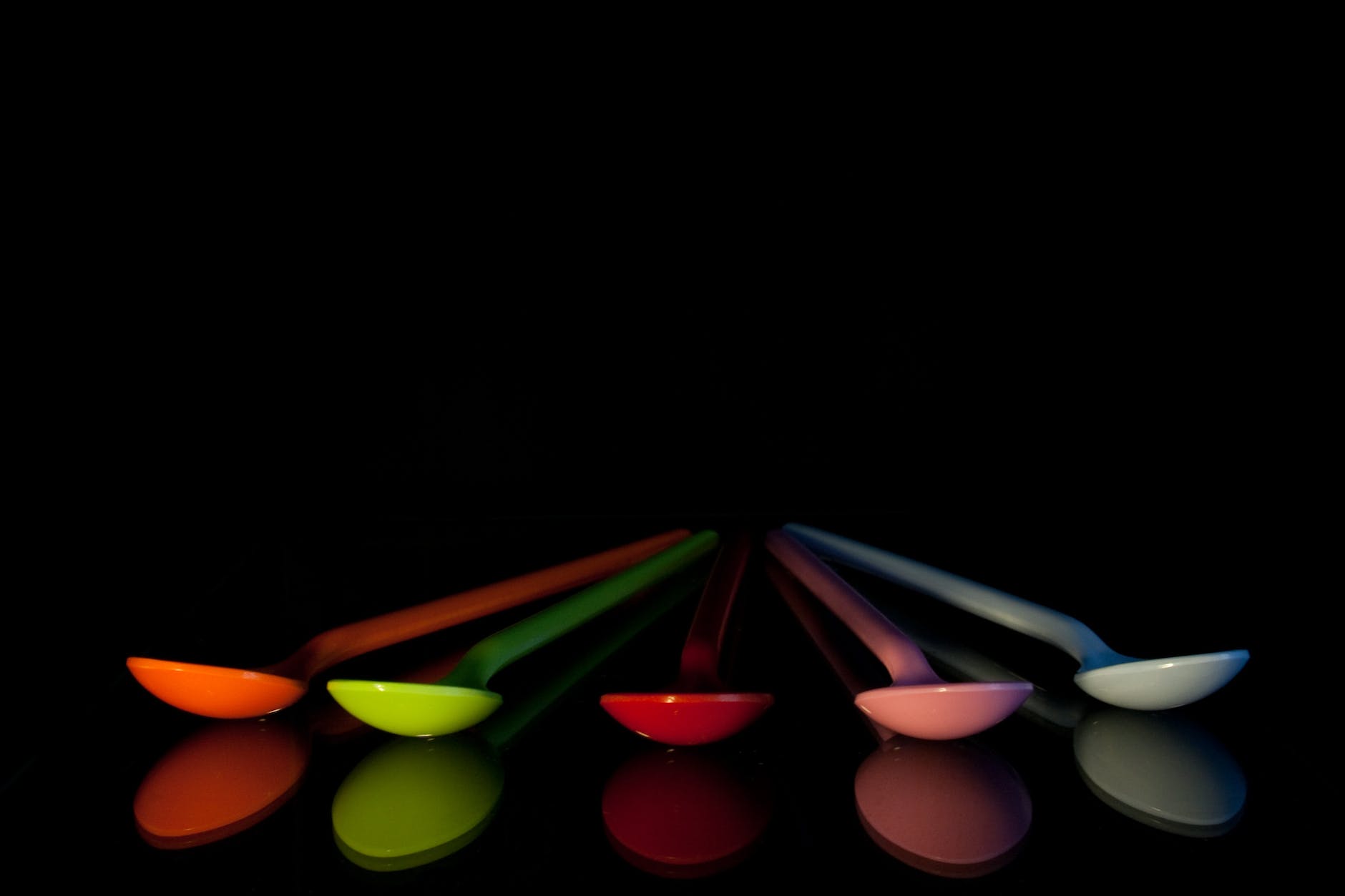 colorful reflection plastic spoons